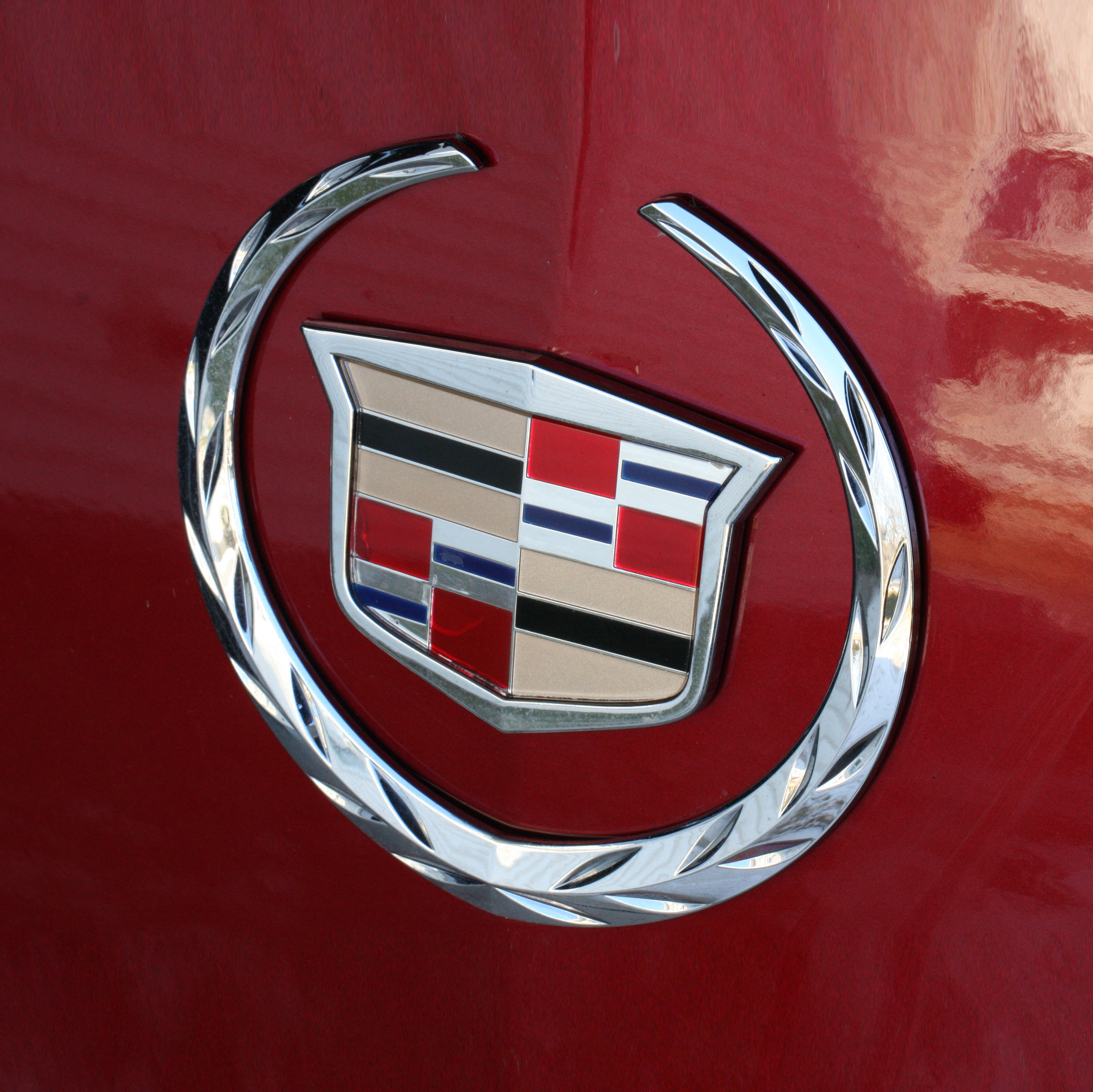 K40 Cadillac Logo
