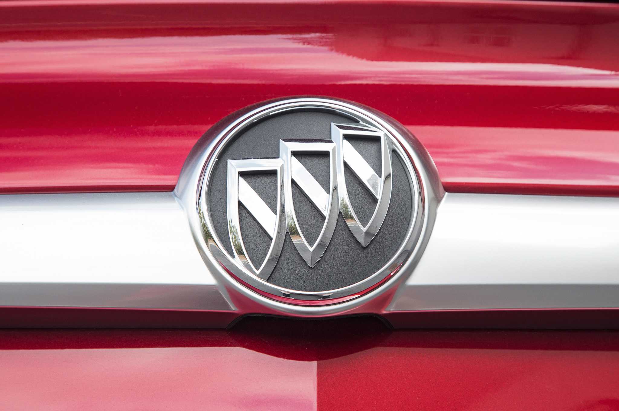 2014-Buick-Regal-GS-emblem