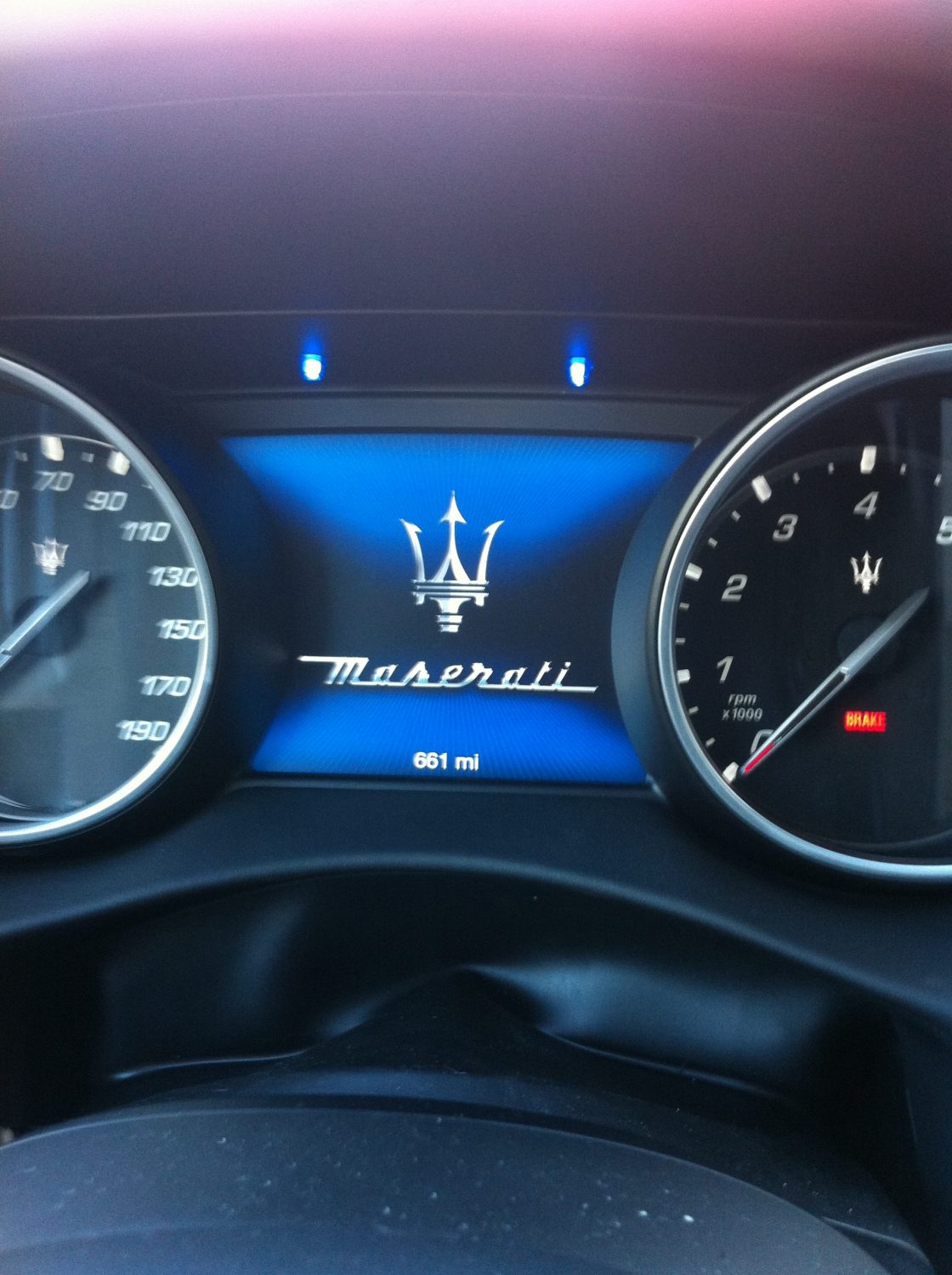 K40 Radar detector blue alert leds on a 2018 Maserati Levante