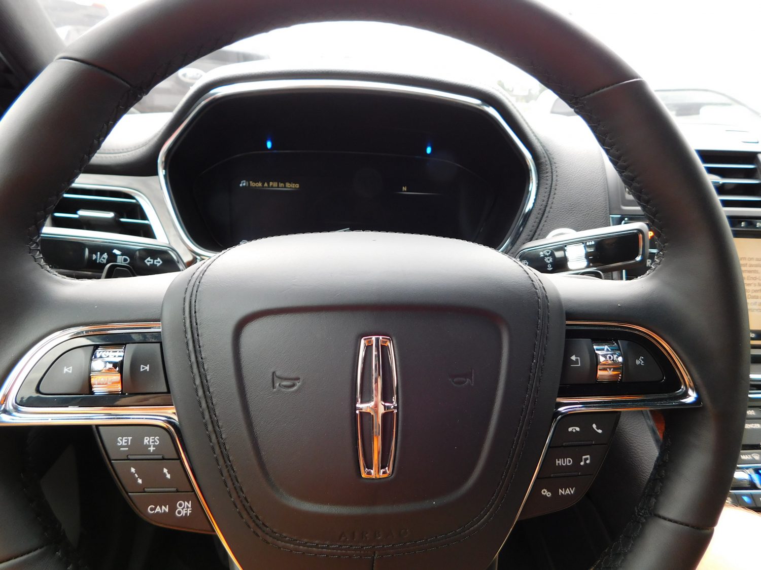 k40 radar detector and laser defusers alert leds on a 2017 Lincoln Continental